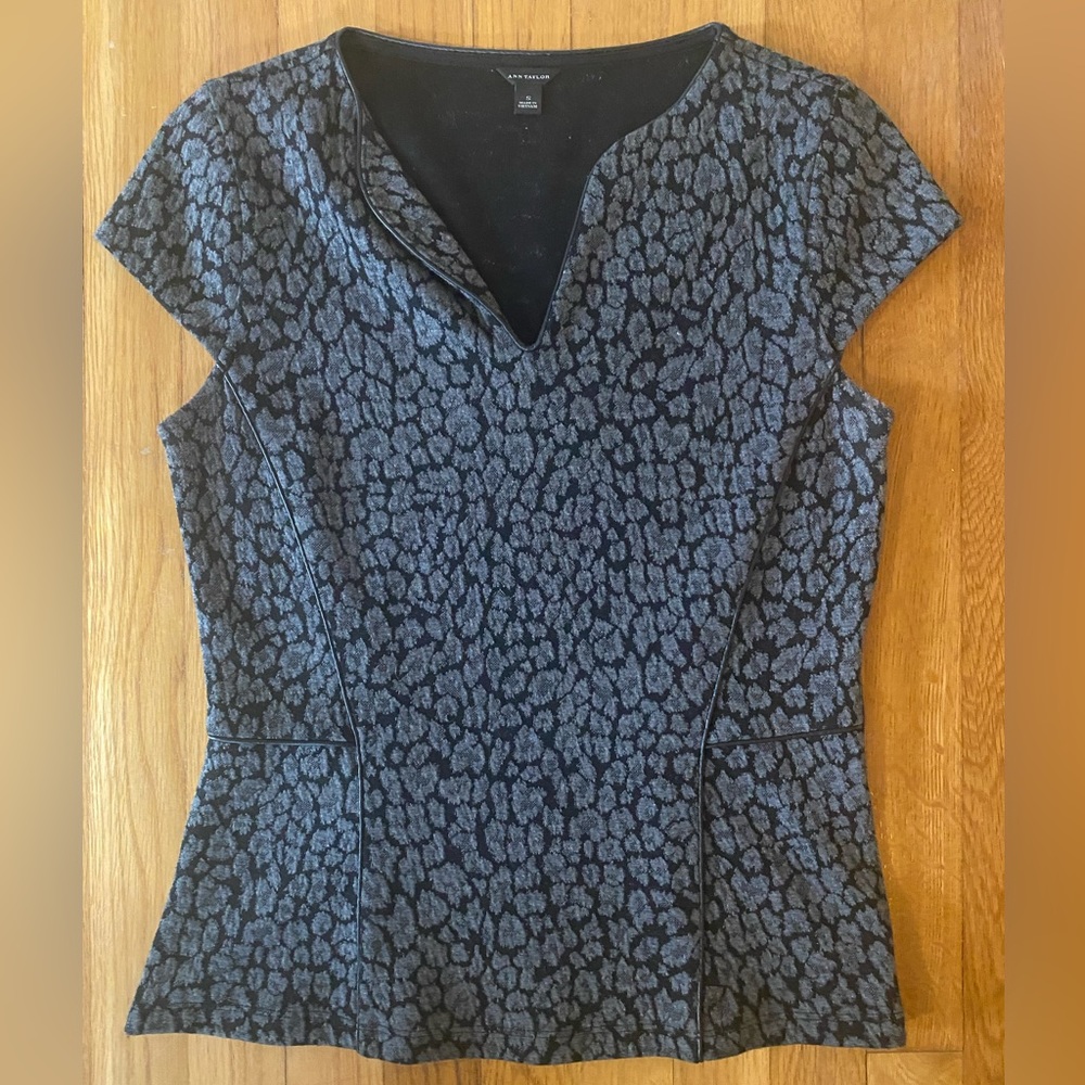 Ann Taylor - Small Structured Grey and Black Leopard Top